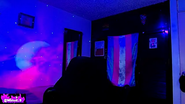 Snapshot of Malud09 chatting on 03-12-26, 12:11 Malud09 online show from 03-12-26, 12:11