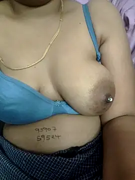 Snapshot of priya_00143 chatting on 03-11-25, 10:53 priya 00143 online show from 03-11-25, 10:53