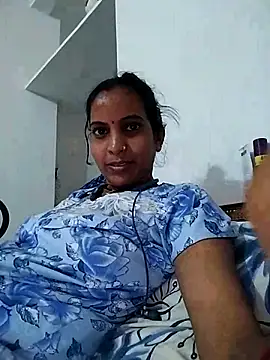 Hotty-Nidhi online show from 03-10-25, 06:38