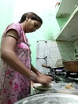 Snapshot of Hotty-Nidhi chatting on 02-23-26, 04:37 Hotty-Nidhi online show from 02-23-26, 04:37