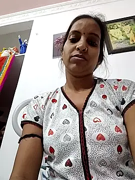 Snapshot of Hotty-Nidhi chatting on 02-27-26, 01:38 Hotty-Nidhi online show from 02-27-26, 01:38