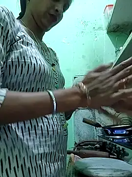 Snapshot of Hotty-Nidhi chatting on 03-17-26, 04:43 Hotty-Nidhi online show from 03-17-26, 04:43