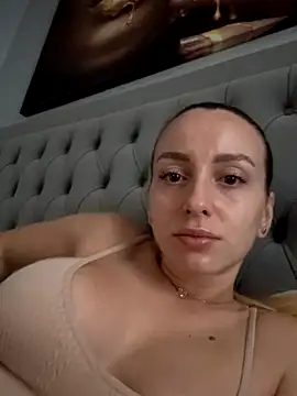 AlexisWhit online show from 10-05-25, 07:17