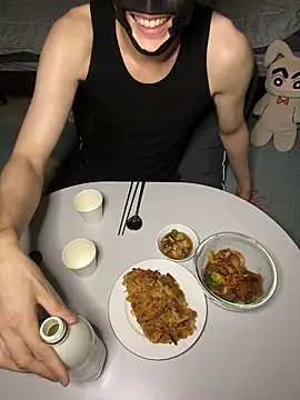 Snapshot of haeeung chatting on 10-21-25, 11:44 haeeung online show from 10-21-25, 11:44