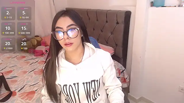 Yasminsmith   online show from 03-11-25, 02:29
