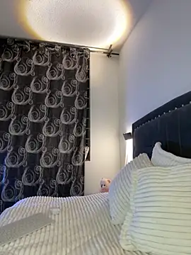 Snapshot of Lilith_Thompson chatting on 10-16-25, 04:24 Lilith Thompson online show from 10-16-25, 04:24