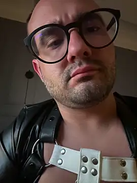 Snapshot of SavagesGN chatting on 10-29-25, 10:33 SavagesGN online show from 10-29-25, 10:33