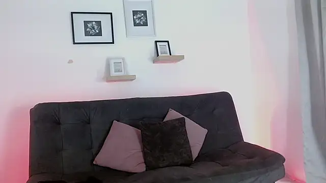 julian vogue online show from 03-21-25, 06:29