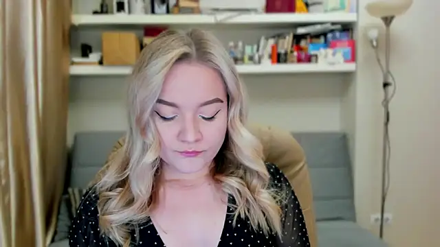 Snapshot of Kara_Smith_ chatting on 10-03-25, 09:01 Kara Smith online show from 10-03-25, 09:01