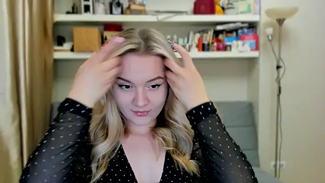 Snapshot of Kara_Smith_ chatting on 10-10-25, 09:58 Kara Smith online show from 10-10-25, 09:58