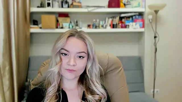 Snapshot of Kara_Smith_ chatting on 10-25-25, 10:37 Kara Smith online show from 10-25-25, 10:37