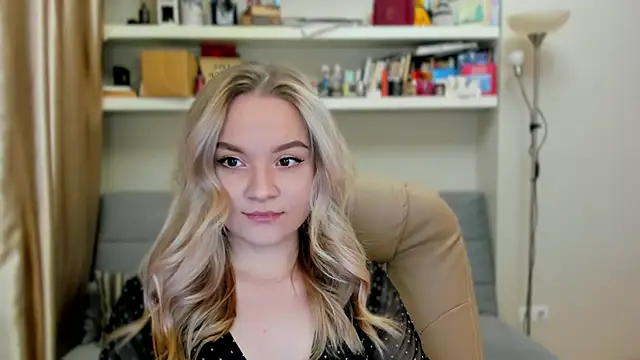 Snapshot of Kara_Smith_ chatting on 10-31-25, 11:06 Kara Smith online show from 10-31-25, 11:06