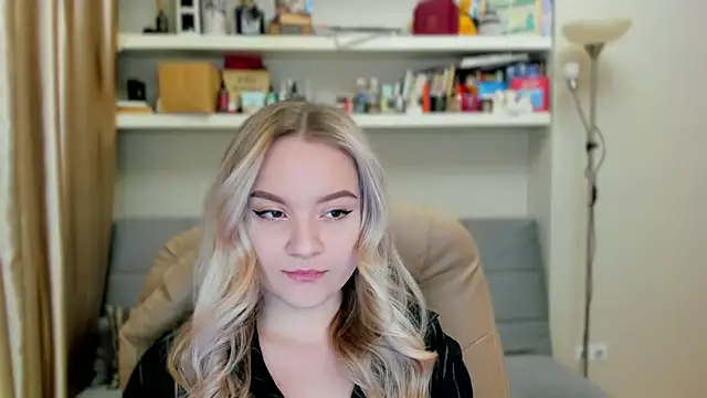 Snapshot of Kara_Smith_ chatting on 11-01-25, 11:07 Kara Smith online show from 11-01-25, 11:07