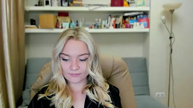 Snapshot of Kara_Smith_ chatting on 12-03-25, 11:58 Kara Smith online show from 12-03-25, 11:58