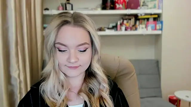 Snapshot of Kara_Smith_ chatting on 03-06-26, 11:01 Kara Smith online show from 03-06-26, 11:01