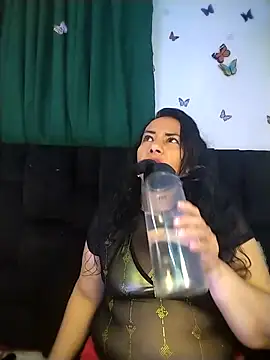 AlexaNovoa  online show from 05-05-26, 01:24