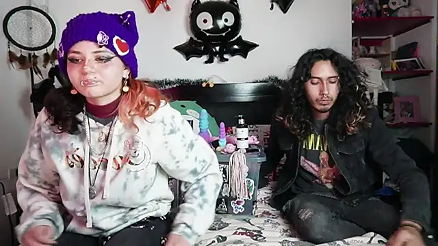 Snapshot of Devil_And_Princess chatting on 01-07-26, 01:52 Devil And Princess online show from 01-07-26, 01:52