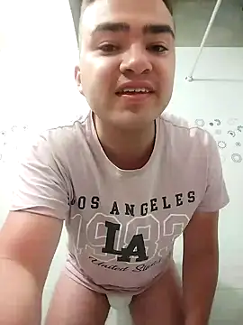 Snapshot of Andy-rtg chatting on 11-14-25, 03:05 Andy-rtg online show from 11-14-25, 03:05