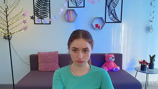 Snapshot of LilyHaart chatting on 03-14-25, 09:35 LilyHaart online show from 03-14-25, 09:35