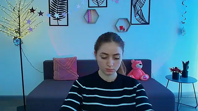 Snapshot of LilyHaart chatting on 03-16-25, 09:49 LilyHaart online show from 03-16-25, 09:49