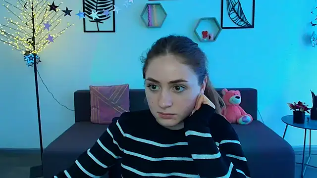 Snapshot of LilyHaart chatting on 03-16-25, 12:55 LilyHaart online show from 03-16-25, 12:55