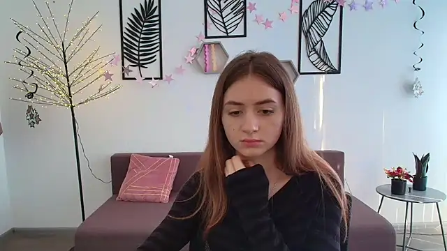 Snapshot of LilyHaart chatting on 03-18-25, 06:36 LilyHaart online show from 03-18-25, 06:36