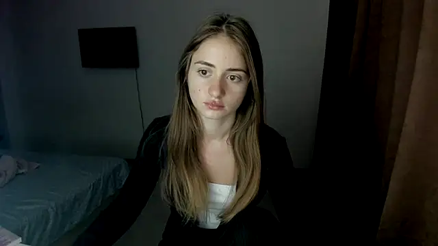 Snapshot of LilyHaart chatting on 09-30-25, 05:45 LilyHaart online show from 09-30-25, 05:45