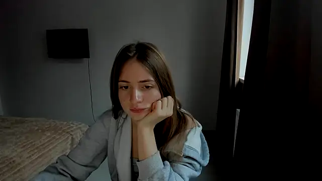 Snapshot of LilyHaart chatting on 10-22-25, 04:35 LilyHaart online show from 10-22-25, 04:35