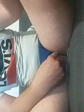 Snapshot of gui67675 chatting on 10-25-25, 04:09 gui67675 online show from 10-25-25, 04:09