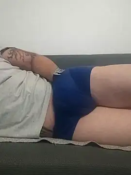 Snapshot of gui67675 chatting on 10-27-25, 03:43 gui67675 online show from 10-27-25, 03:43