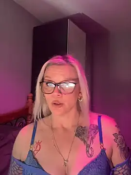 Curvy-Cleo online show from 04-11-26, 09:41