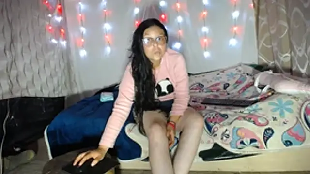 Snapshot of SHARONYJQVI chatting on 07-25-26, 10:07 SHARONYJQVI online show from 07-25-26, 10:07