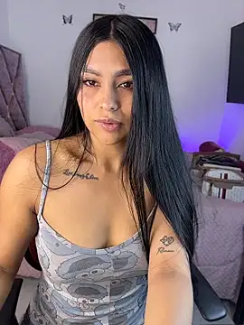 Snapshot of Tania_rendon chatting on 04-15-26, 12:01 Tania rendon online show from 04-15-26, 12:01