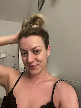 AnnastasiaMills online show from 04-27-26, 07:34