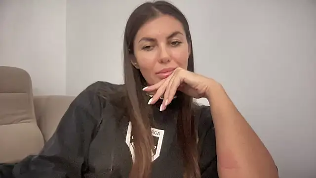 AngelinaMeov online show from 11-04-25, 07:46