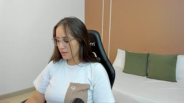 sophia martinezz  online show from 09-26-25, 06:45