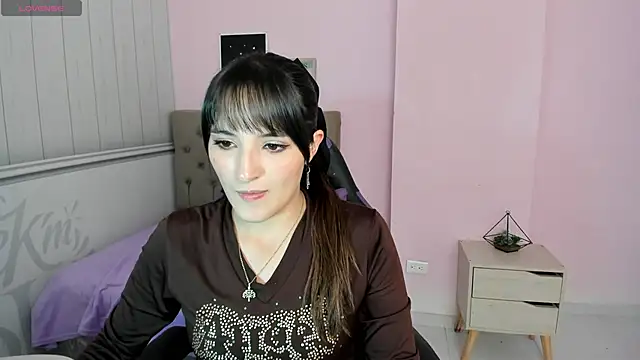 Tania Duque online show from 11-08-25, 02:17