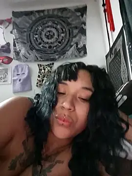 Snapshot of IsisBathory chatting on 03-18-25, 11:31 IsisBathory online show from 03-18-25, 11:31