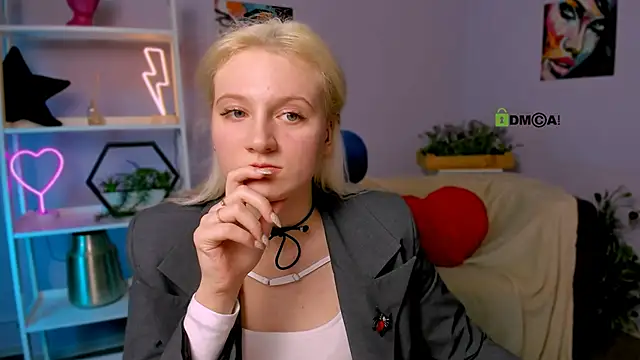 madam uliis online show from 03-18-25, 01:09