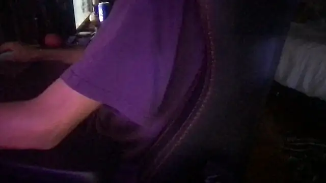 Snapshot of twink69Finger chatting on 02-10-26, 12:42 twink69Finger online show from 02-10-26, 12:42