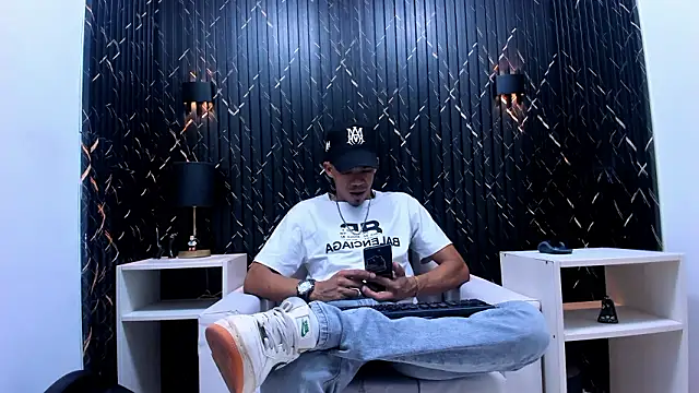 Snapshot of Gregory_Sforza chatting on 03-08-26, 03:43 Gregory Sforza online show from 03-08-26, 03:43