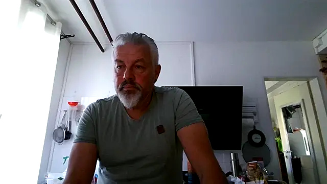 Berg Boy online show from 06-14-26, 06:15