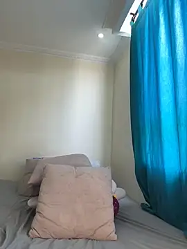 Ivelleee  online show from 10-19-25, 02:40