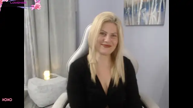 Snapshot of BellaStar84 chatting on 09-22-25, 11:01 BellaStar84 online show from 09-22-25, 11:01