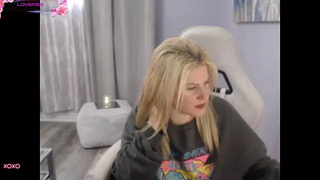 Snapshot of BellaStar84 chatting on 09-24-25, 12:41 BellaStar84 online show from 09-24-25, 12:41