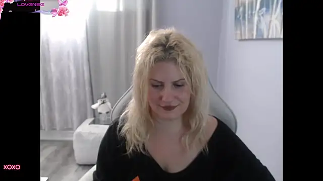 Snapshot of BellaStar84 chatting on 09-26-25, 01:04 BellaStar84 online show from 09-26-25, 01:04