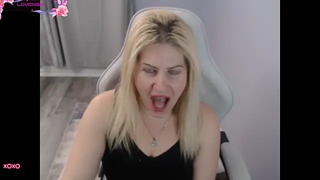 Snapshot of BellaStar84 chatting on 10-10-25, 12:37 BellaStar84 online show from 10-10-25, 12:37