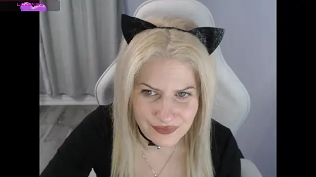 Snapshot of BellaStar84 chatting on 10-28-25, 12:30 BellaStar84 online show from 10-28-25, 12:30