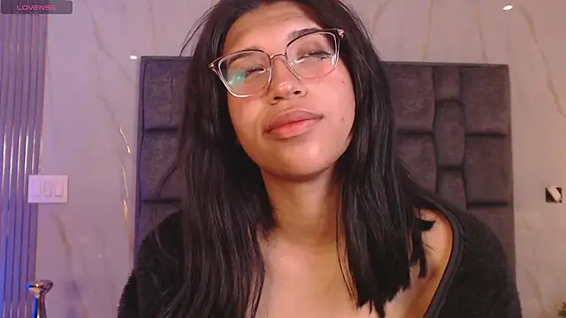 Snapshot of Karin_Ks chatting on 02-15-26, 08:35 Karin Ks online show from 02-15-26, 08:35