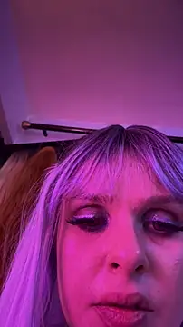 Snapshot of LoganPeny chatting on 11-21-25, 05:39 LoganPeny online show from 11-21-25, 05:39